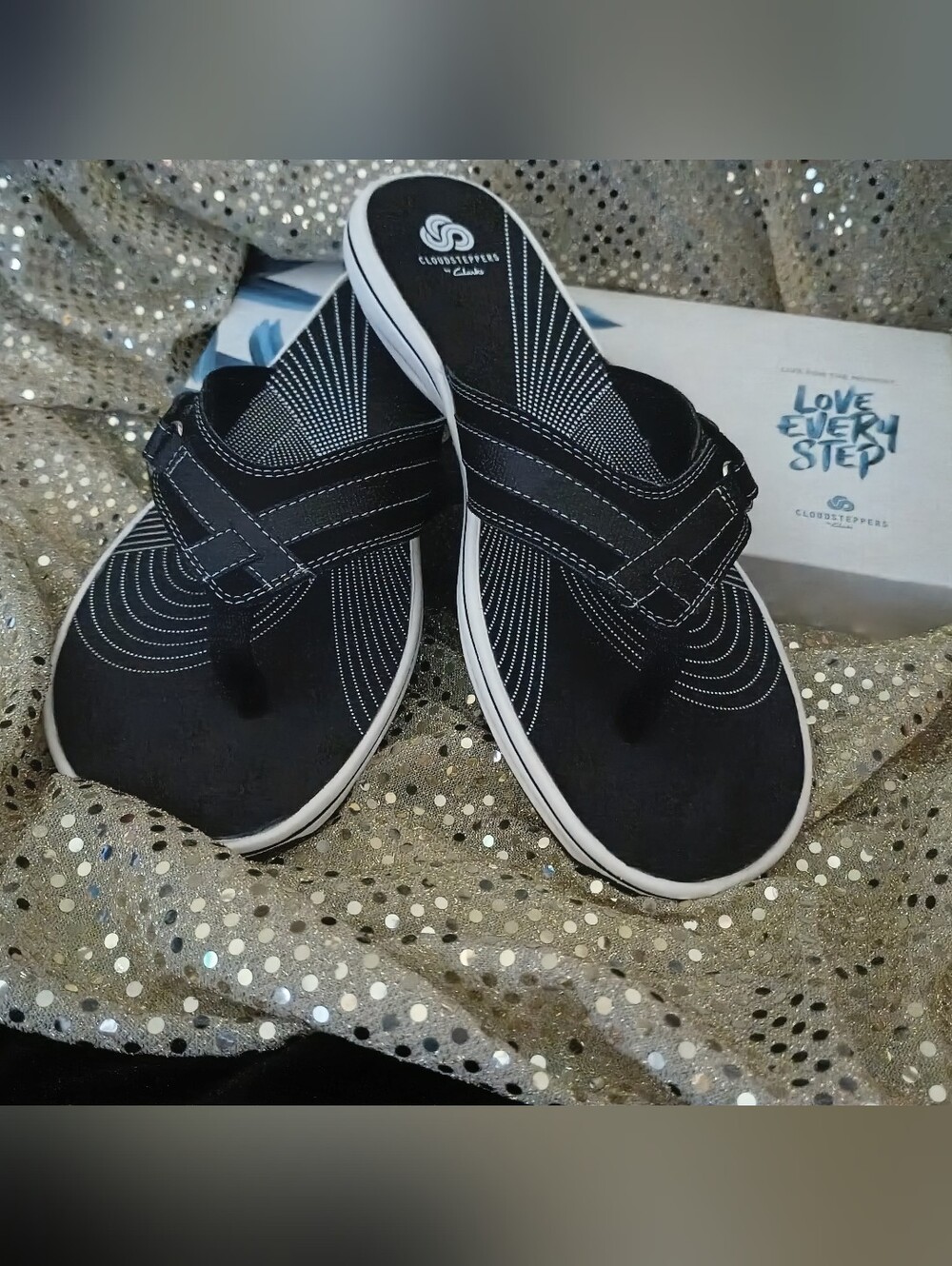 Cloudsteppers by Clarks Kids Black Thong Sandals NWOT